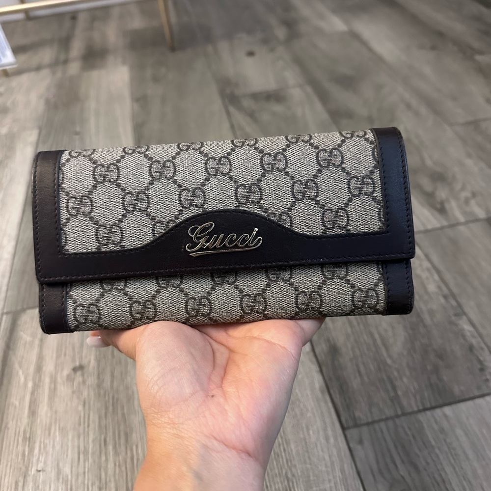 Authentic Gucci wallet